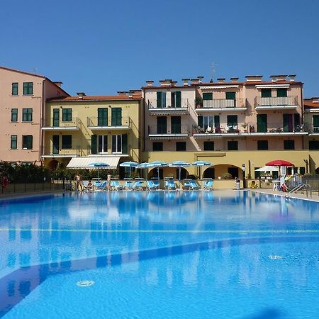 Appartamento Vista Mare Con Piscina Cala Di Sole Imperia Buitenkant foto