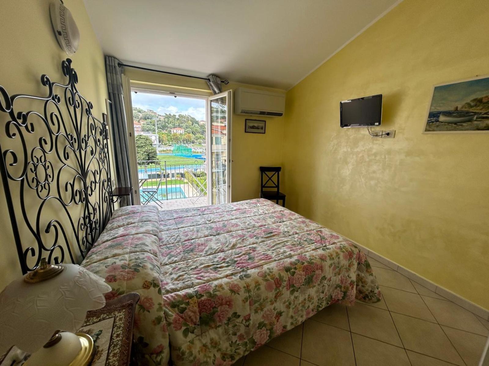 Appartamento Vista Mare Con Piscina Cala Di Sole Imperia Buitenkant foto