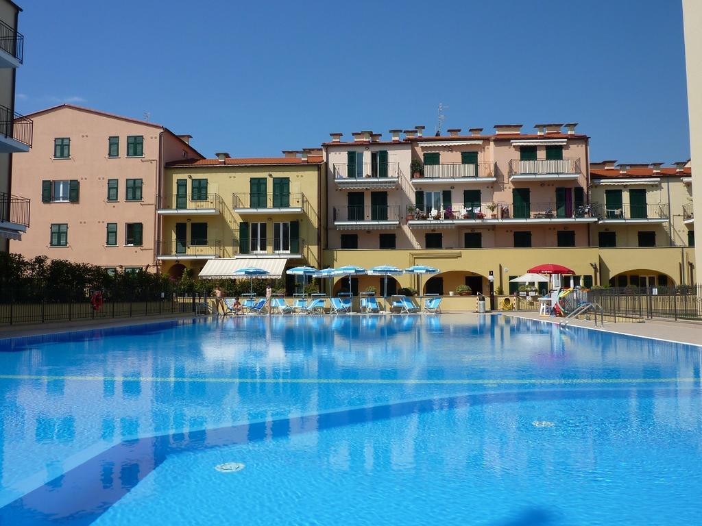 Appartamento Vista Mare Con Piscina Cala Di Sole Imperia Buitenkant foto