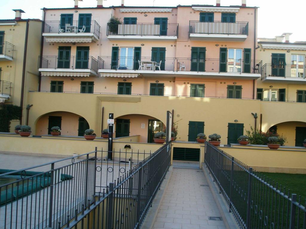 Appartamento Vista Mare Con Piscina Cala Di Sole Imperia Buitenkant foto