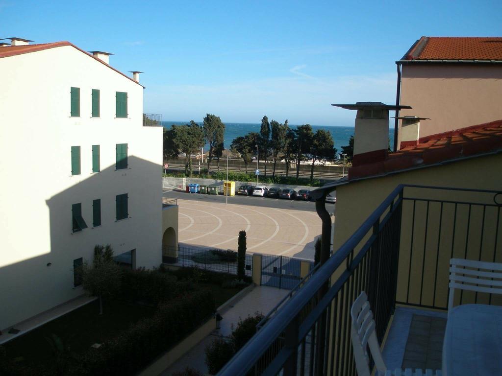 Appartamento Vista Mare Con Piscina Cala Di Sole Imperia Buitenkant foto